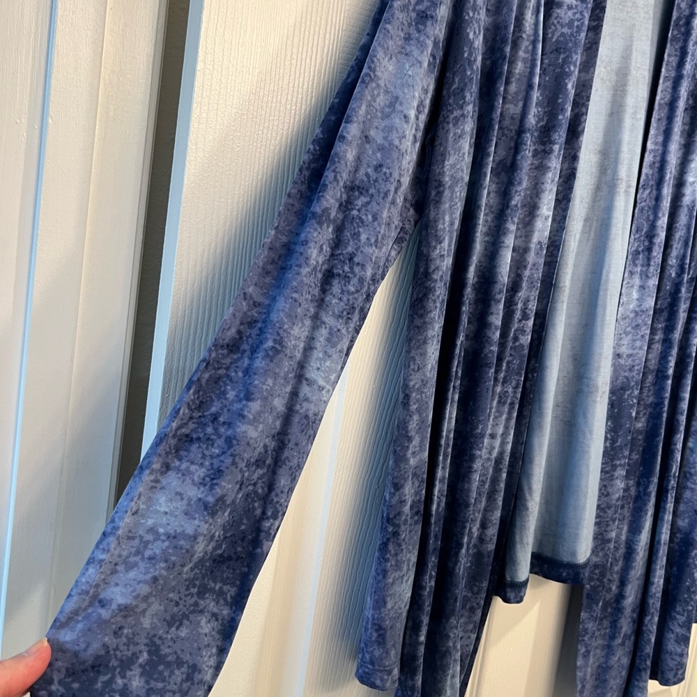 LOGO by Lori Goldstein Blue and Light Blue Spattered Paint Open Cardigan - Picture 3 of 11